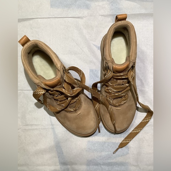 New UGG Tan Women’s Lakesider Ankle Boots - Picture 3 of 16